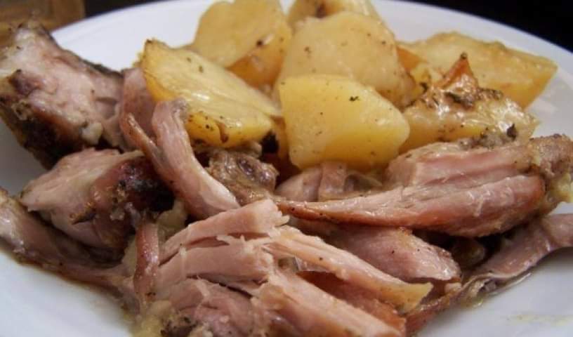 Pork shoulder in the oven with potatoes Greek style